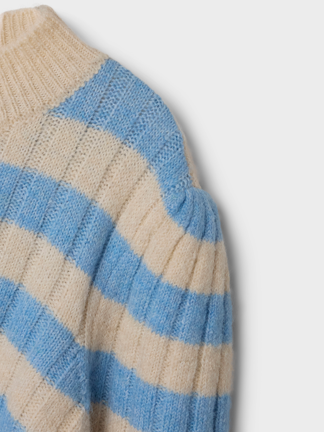 model_shot-front_full